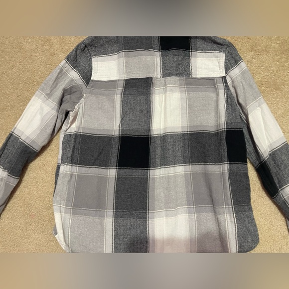 Size Small Universal Thread flannel - Picture 7 of 7